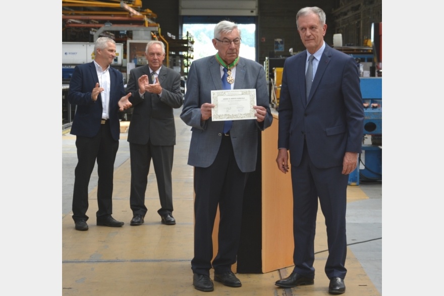 From left to right : Roger MILLET first Deputy Mayor of Gorron, Bruno LESTAS Chairman of the Community of communes, Michel BOITTIN CEO of SERAP from 1968 to 2000 and Frédéric VEAUX Prefect of Mayenne.